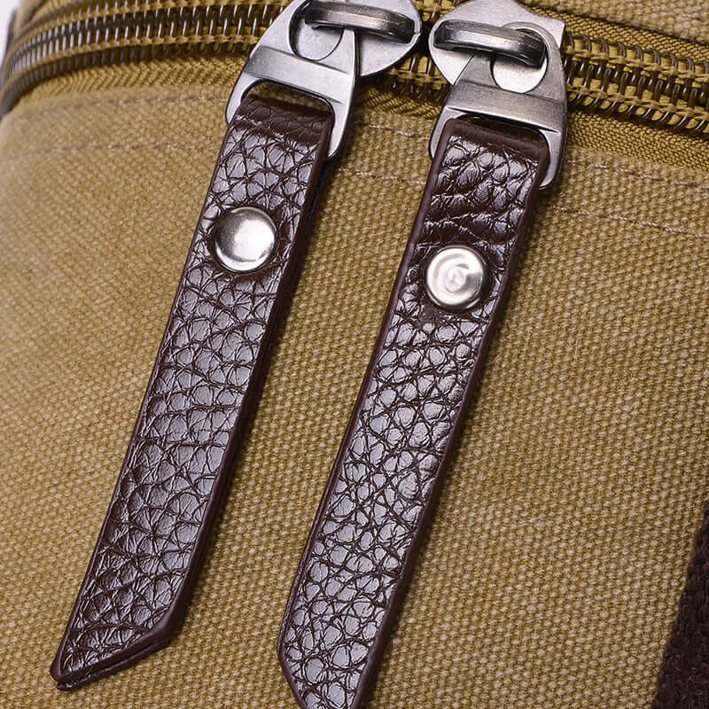 Close-up of the zipper and handle details of the Canvas Crossbody Bag, Travel Bag, Sports Bag.