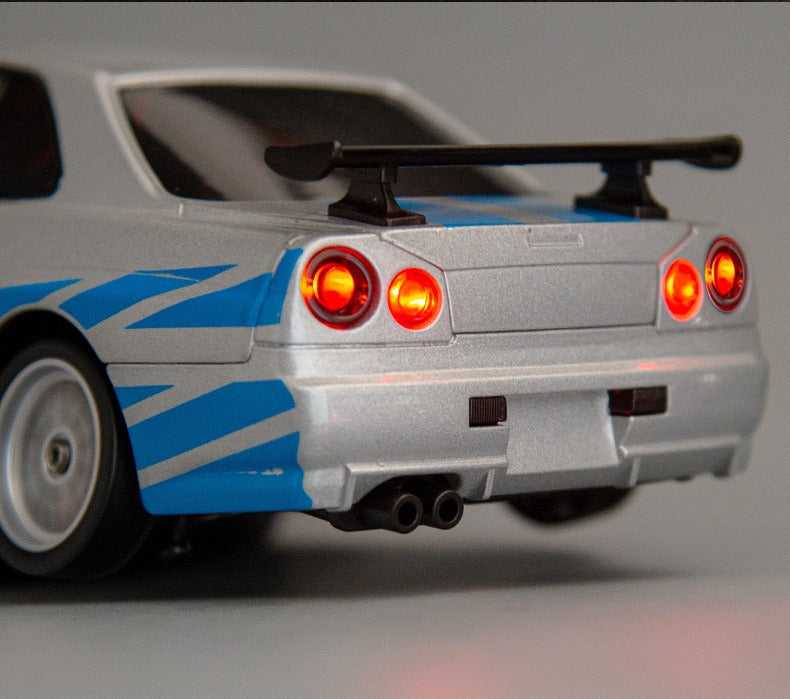 Voiture télécommandée de course à l'échelle 1:18 – Carrosserie métallique