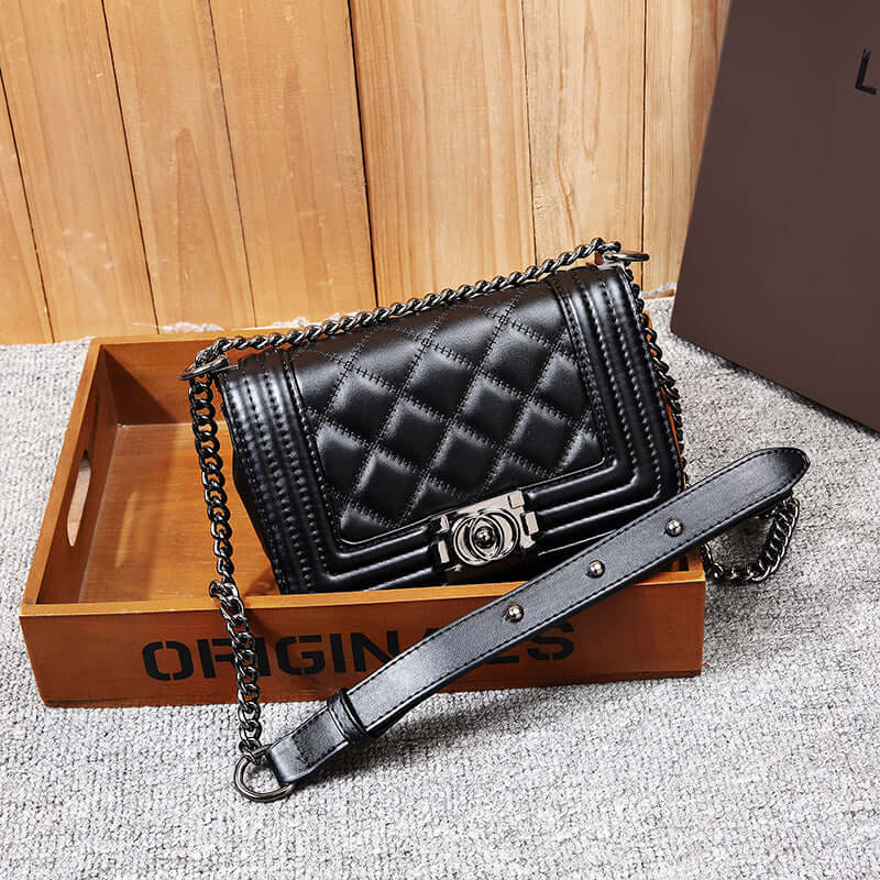 Stylish chain shoulder bag with quilted design and chain strap, perfect for any occasion.